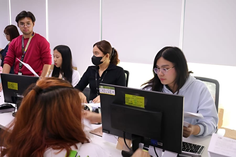 NOVADECI staff assisting members at cooperative service desks