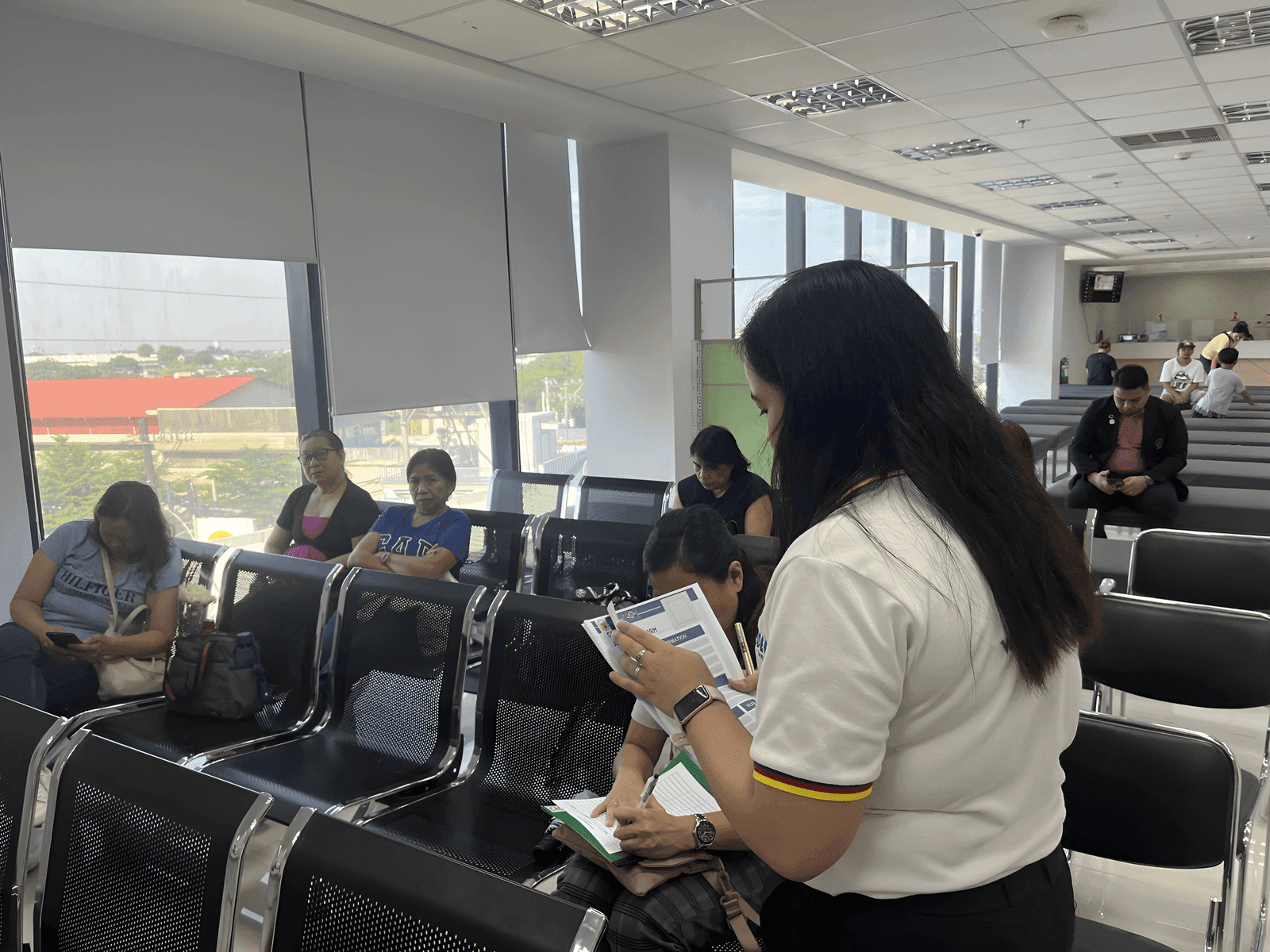 NOVADECI members receiving assistance in a cooperative service center